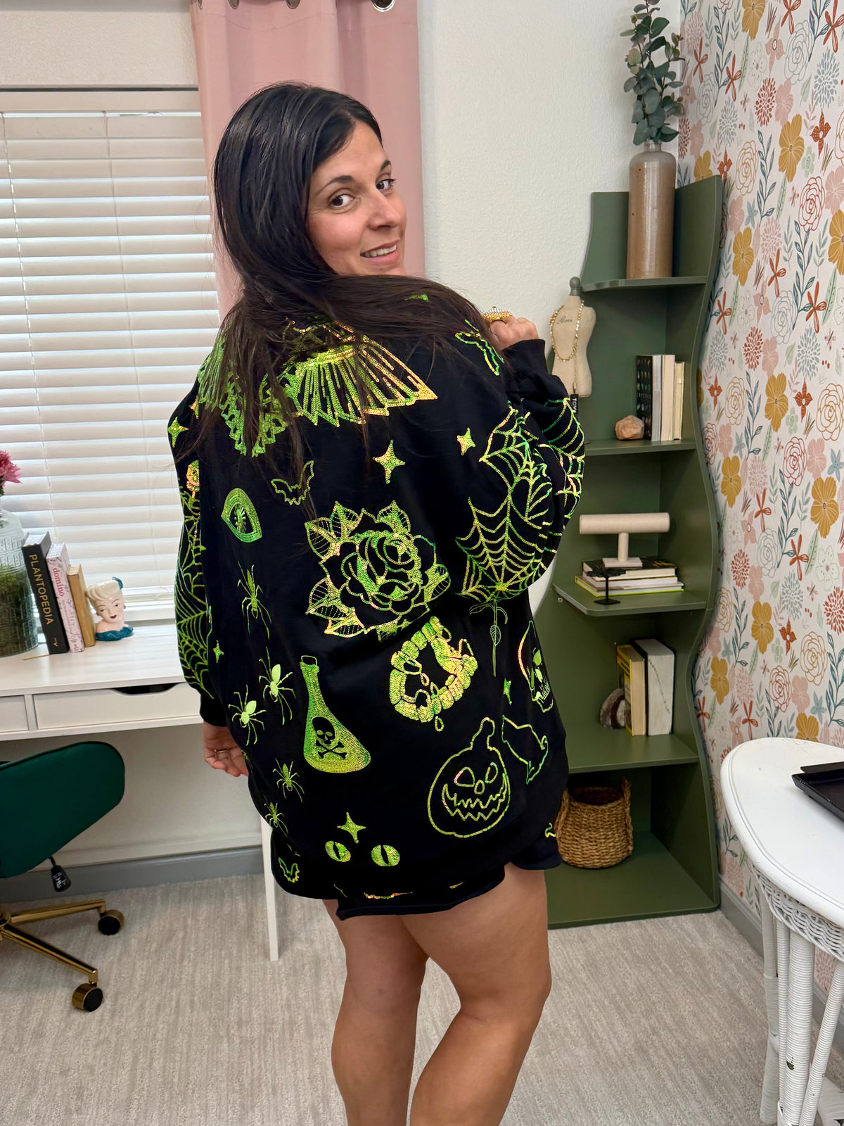Queen of Sparkles Black & Green Halloween Queen Icon Sweatshirt