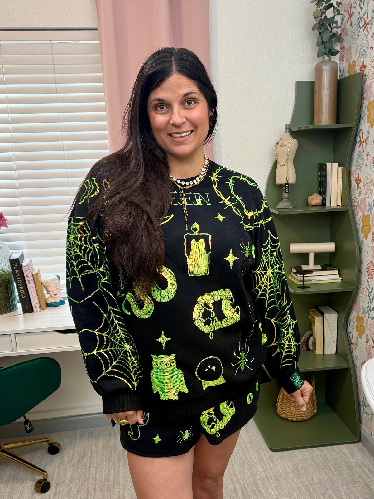 Queen of Sparkles Black & Green Halloween Queen Icon Sweatshirt