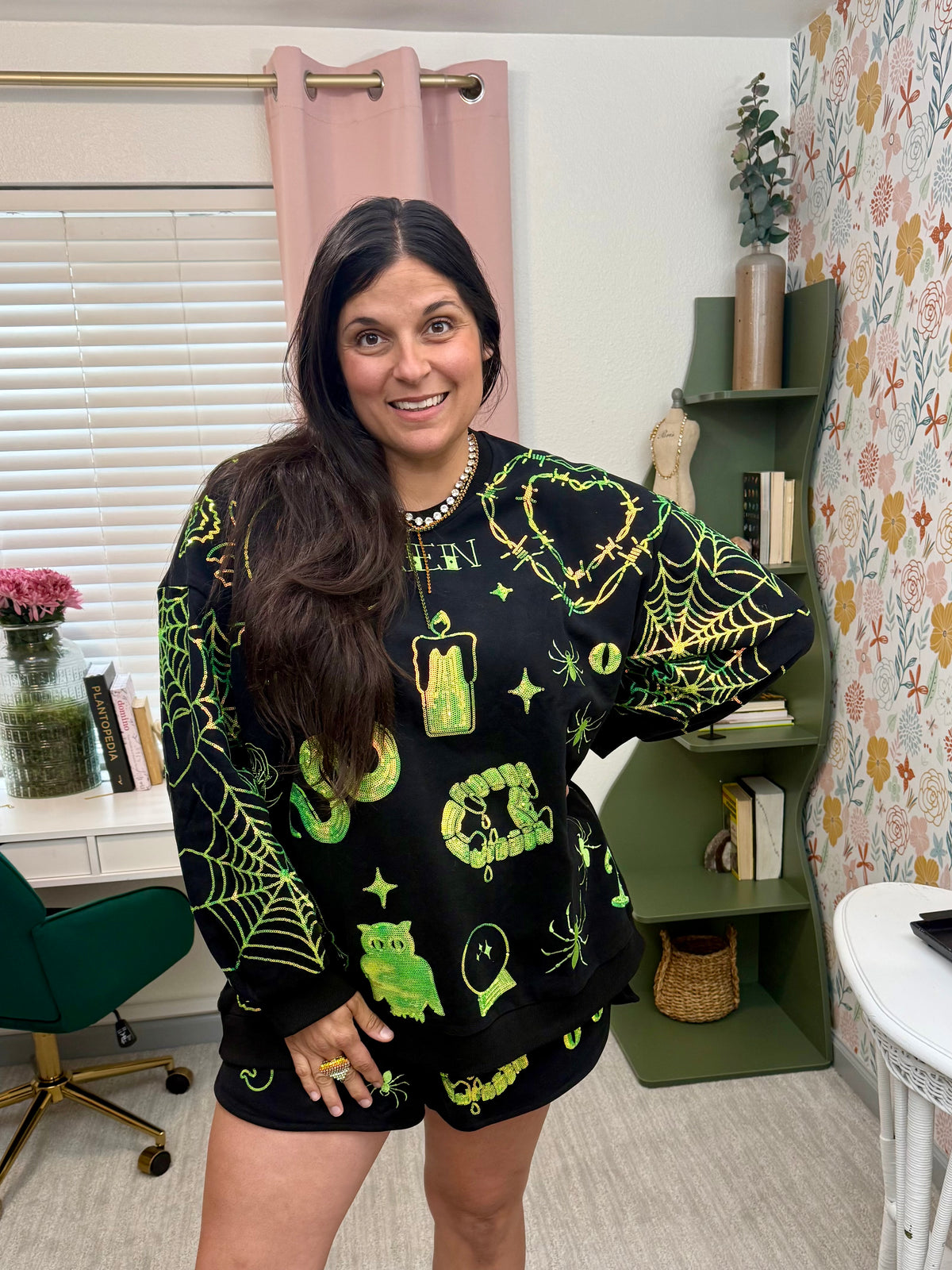 Queen of Sparkles Black & Green Halloween Queen Icon Sweatshirt