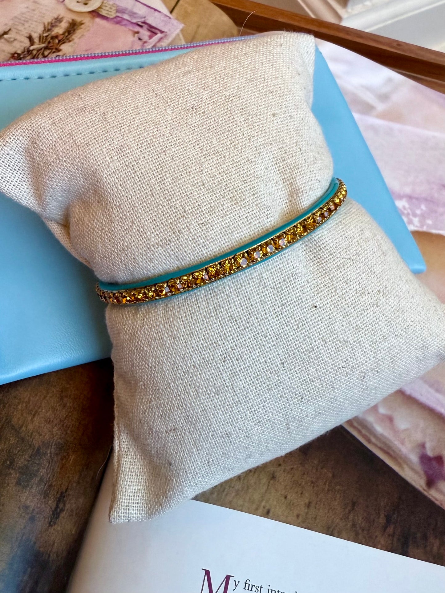 Helly Bangle Topaz TOVA