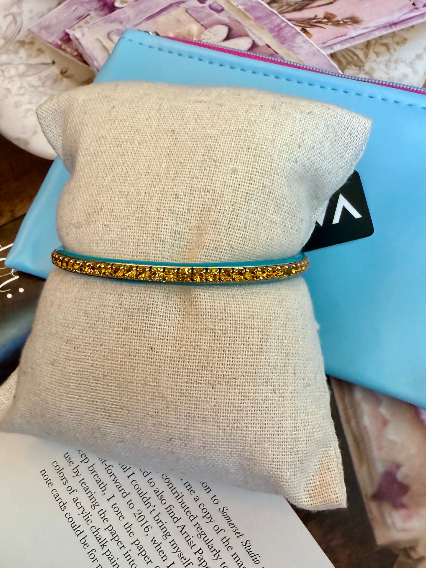 Helly Bangle Topaz TOVA