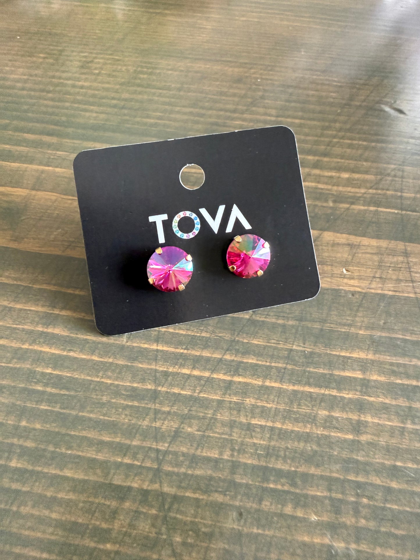 Tova Basic Stud Fuchsia Glimmer