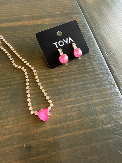 Tova Rhys Necklace Ultra Fuchsia